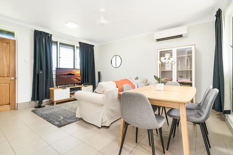 Private Pool, Big Backyard, Aircon - Paradise! - Perth Resorts 1
