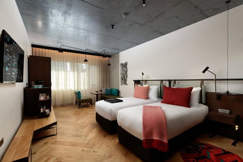 QT Melbourne - Perth Resorts 3
