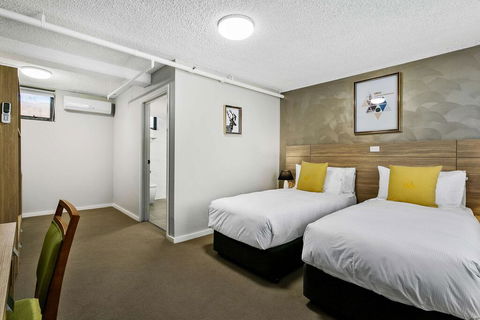 Quality Inn Sunshine Haberfield - Accommodation Perth 2