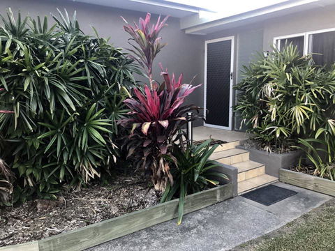 QUIRKY QUEENSLANDER 6 BEDROOM HOME - Perth Resorts 1