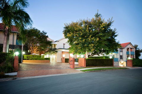 Ramada By Wyndham Brisbane Windsor - Perth Resorts 1