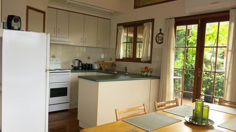 Ravensbourne Escape - Cedar Lodge - Accommodation Perth 1