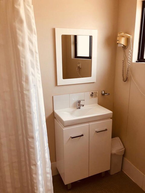 Red Cedar Motel - Accommodation Perth 3