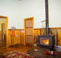 Red Tractor Retreat - Perth Resorts