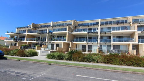 Regatta 3 - On The Lake- Little Street - Accommodation Perth 0