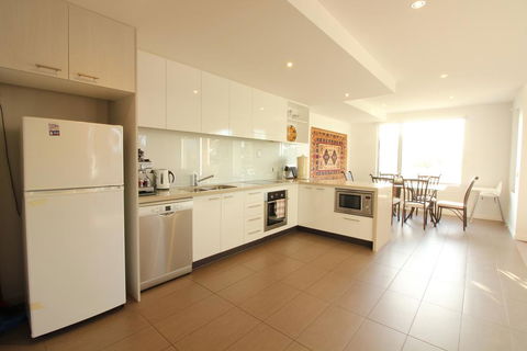 Rejuvenate San Remo - WiFi, Linen, Beach 200m, Family Friendly - Perth Resorts 3