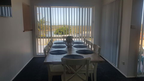 Relax And Chillax At Happi Dayz Retreat - Perth Resorts 3