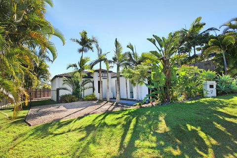 Relax At Coolum - Perth Resorts 1