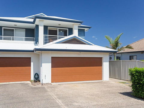 Relax At Pacific', 1/26 Pacific Avenue - Private Duplex With Enclosed Yard - Accommodation Perth 0
