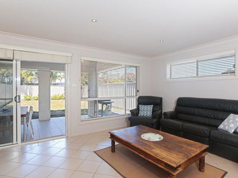 Relax At Pacific', 1/26 Pacific Avenue - Private Duplex With Enclosed Yard - Accommodation Perth 3