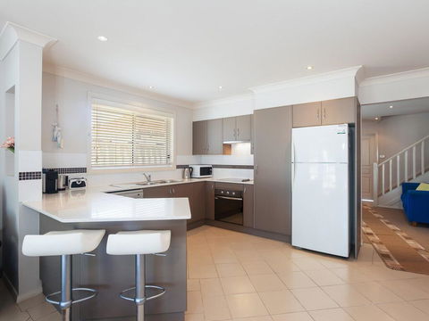 Relax At Pacific', 1/26 Pacific Avenue - Private Duplex With Enclosed Yard - Accommodation Perth 2