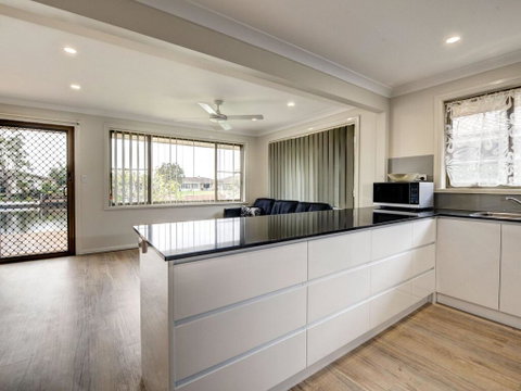 Relaxing Waterfront Property In Quiet Location - Accommodation Perth 1