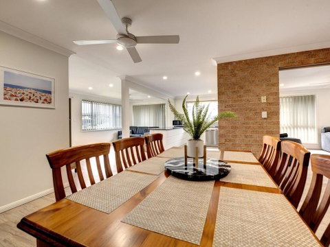 Relaxing Waterfront Property In Quiet Location - Accommodation Perth 3