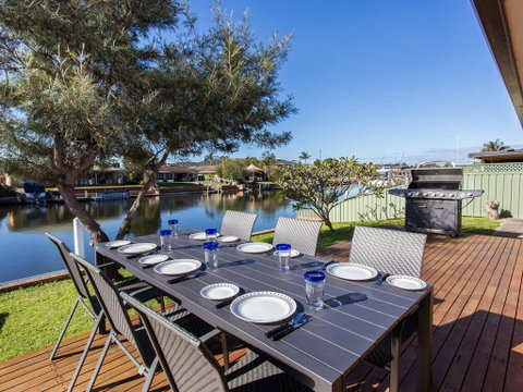 Relaxing Waterfront Property In Quiet Location - Accommodation Perth 0