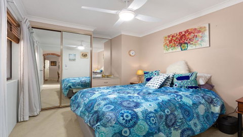 Renas Court Unit 1 - Little Street Lakefront! - Accommodation Perth 1