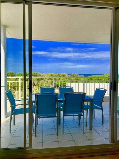 RESORT OCEAN FRONT SUITE 2222 - Accommodation Perth 3