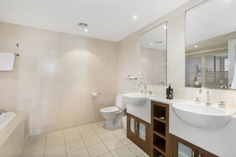 RESORT OCEAN FRONT SUITE 2222 - Accommodation Perth 1