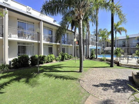 Resort Serviced Apartments - Mandurah - Accommodation Perth 1