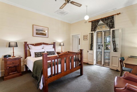Riversleigh House - Accommodation Perth 2