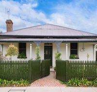 Roalies Farm House - Perth Resorts