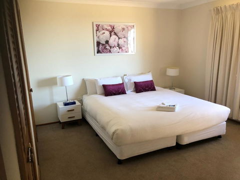 Robin Hill Views - Accommodation Perth 0