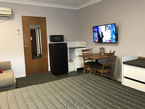 Roydons Motor Inn - Accommodation Perth 0