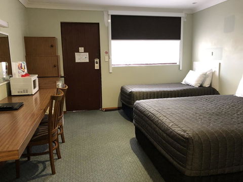 Roydons Motor Inn - Accommodation Perth 2