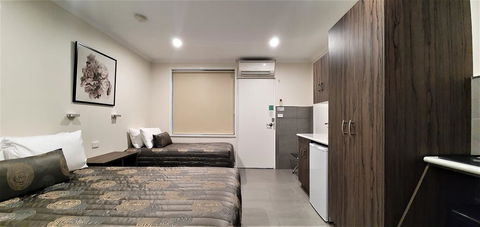 Ryley Motor Inn - Accommodation Perth 0