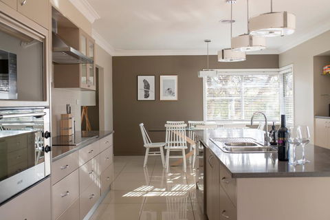Sampson St, Large Stylish CBD Home, Sleeps 11 - Accommodation Perth 2