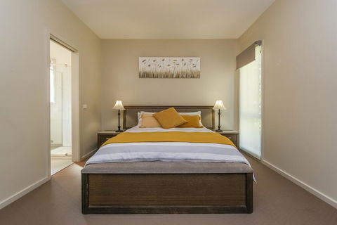 Sanctuary Close - Accommodation Perth 1