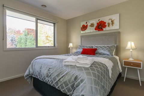 Sanctuary Close - Accommodation Perth 0