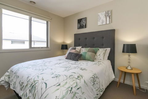 Sanctuary Close - Accommodation Perth 2