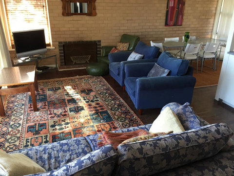 Sand N Sun Beach House - Accommodation Perth 0