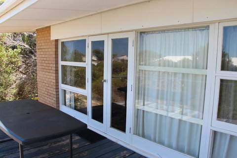 Sand N Sun Beach House - Accommodation Perth 3