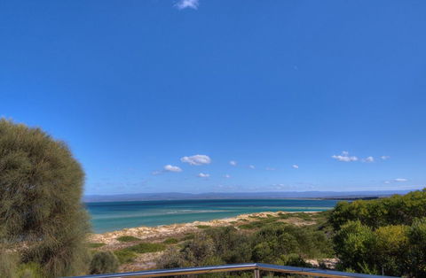 Sandbar Beach House - Accommodation Perth 3
