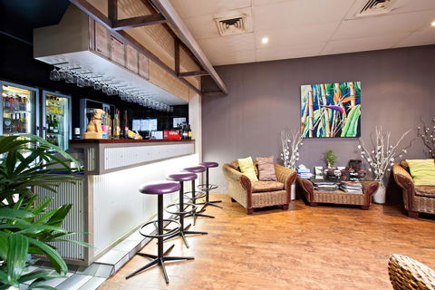 Sarina Motor Inn - Perth Resorts 2