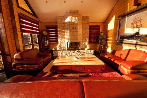 Scandinavian Castle - Accommodation Perth 3