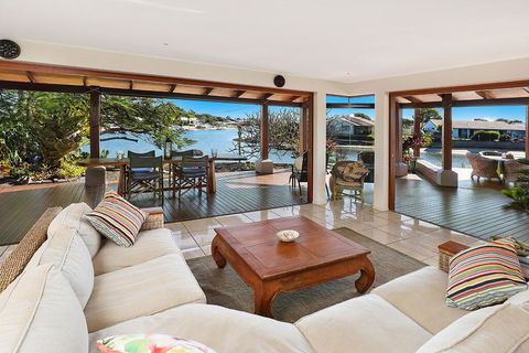 SCHMAN55-WATERFRONT, RESORT-STYLE ENTERTAINER - Accommodation Perth 0