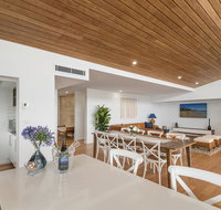 Sea la Vie 2 Luxury Apartment in Coffs Harbour Jetty with pool views and walking distance to the beach - Accommodation Perth