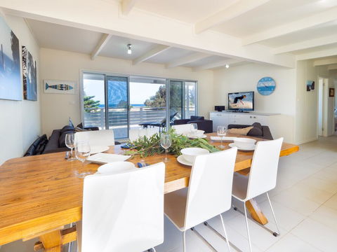 Seaview Getaway - Accommodation Perth 3
