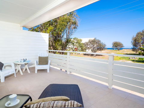 Seaview Getaway - Accommodation Perth 1