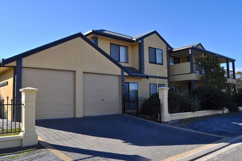 Serendipity - Perth Resorts 2