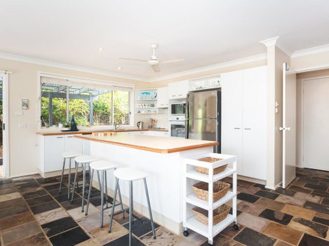 Serenity', 7 Mulloway Place - Peaceful House With Air Con Netflix & WIFI - Accommodation Perth 2