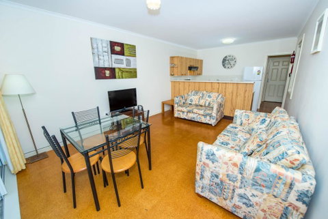 Shoal Bay Avenue, Unit 1/7 - Accommodation Perth 3