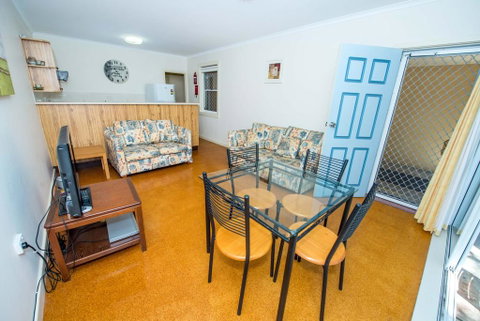 Shoal Bay Avenue, Unit 1/7 - Accommodation Perth 2