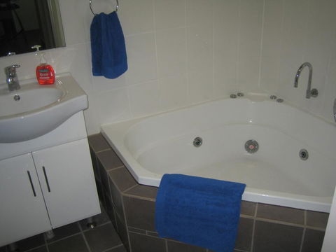Showgrounds Cottage Naracoorte - Accommodation Perth 3