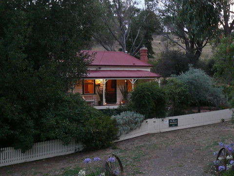 Sinnamons Cottage - Accommodation Perth 0