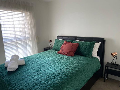 SKY GARDENS SUNSET RIVER VIEW NETFLIX WINE PARKING - Accommodation Perth 2