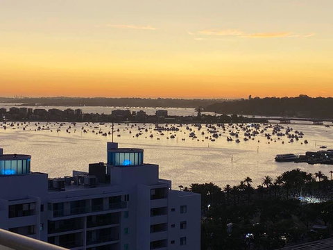 SKY GARDENS SUNSET RIVER VIEW NETFLIX WINE PARKING - Accommodation Perth 1