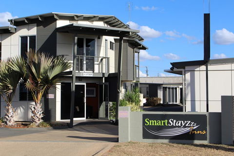 Smart Stayzzz Inns - Accommodation Perth 0